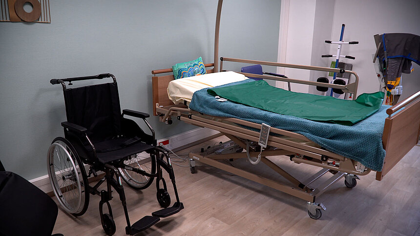 Fauteuil et lit médicalisé