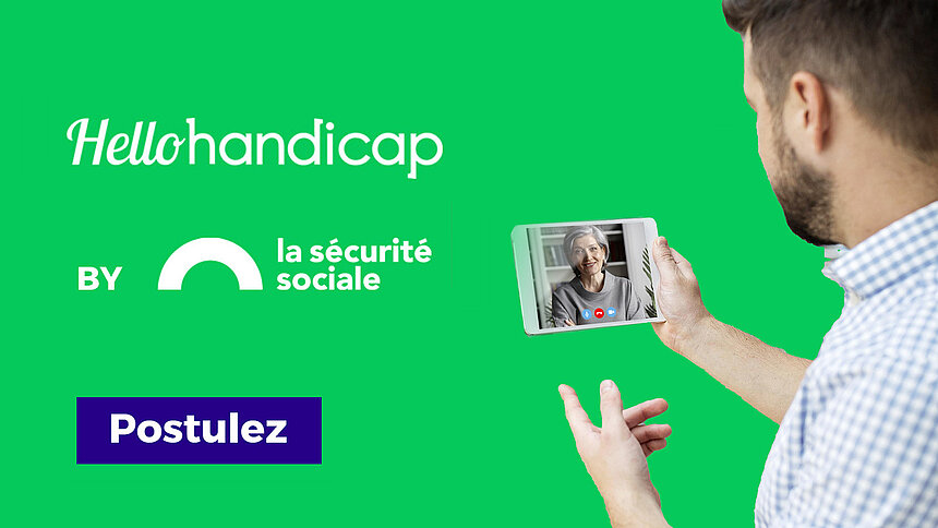 Logo Hello Handicap sur fond vert, avec un homme tenant un smartphone pendant une visio