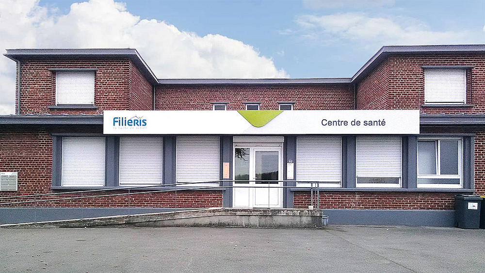 Façade du bâtiment et entrée, centre Filieris d'Auby